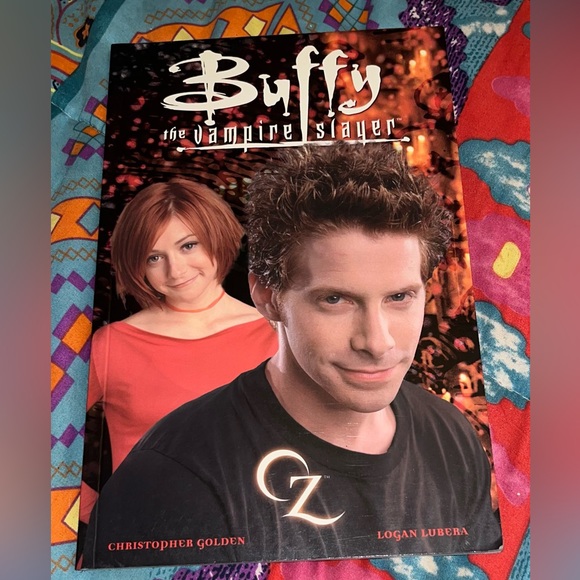 Buffy the Vampire Slayer Graphic Novel - Picture 1 of 2